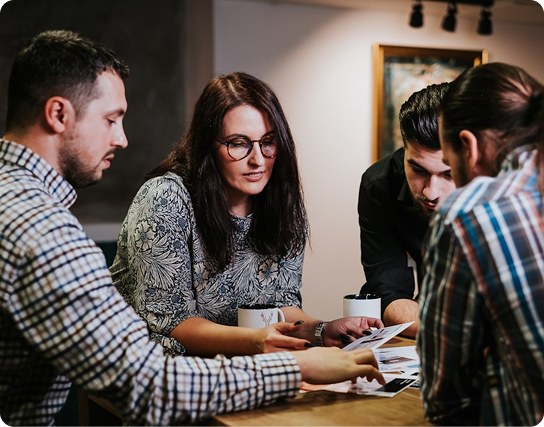 Het team van De Compliance Afdeling tijdens een werksessie